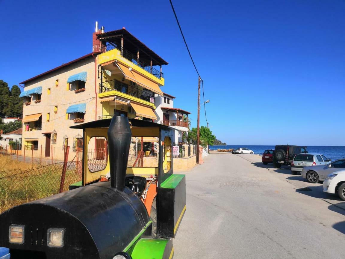 Comfortable Apartment Near The Central Beach Nea Skioni Exterior photo